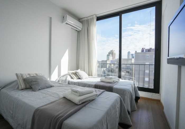 familiar monrosuites 11