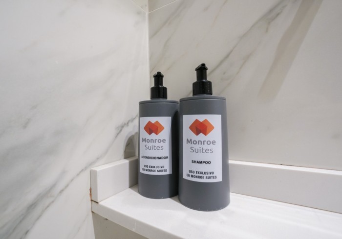 familiar monrosuites 17