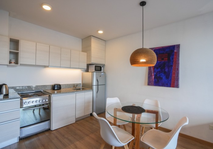 familiar monrosuites 21