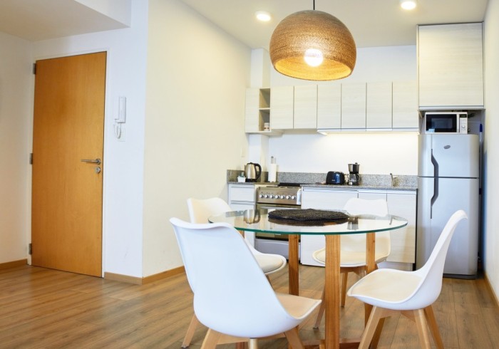 familiar monrosuites 6