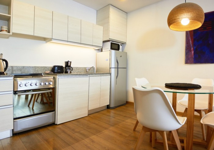 familiar monrosuites 8